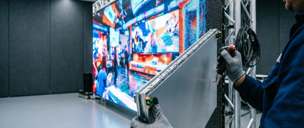 Indoor Narrow Pixel Pitch LED Display for Rental Events: Durability, Installation & Repair Guide